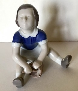 Bing og Grndahl barnefigur Ruth med spand