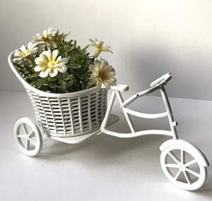 Pskepynt cykel med blomster i bagage nr. 1