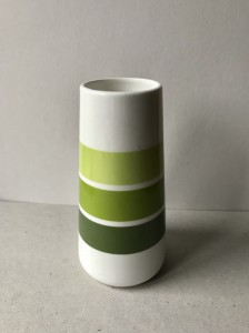 Vase med striber hvid/grn4 Mette Ditmer