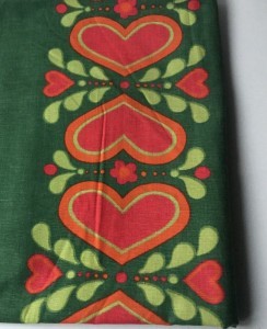 UDSOLGT Julestof med hjerter 95x140 cm