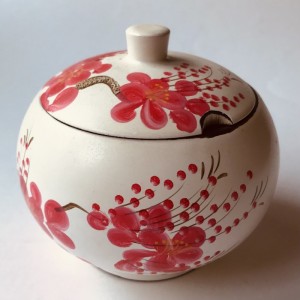 Krukke af tr med decor