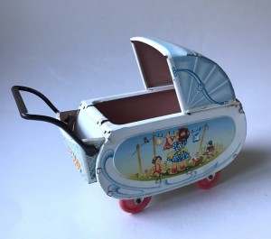 Mini metal Dukkevogn