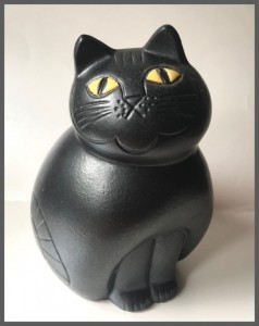 Sort kat Lisa Larson Sweden