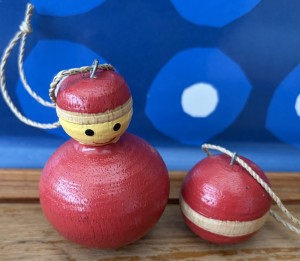 Kuglerund Tr�nisse med julekugle